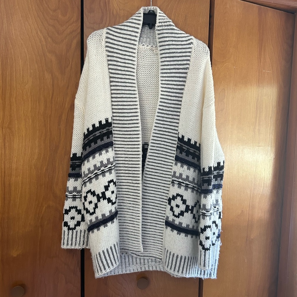 Heavy weight patterned GAP cardigan/sweater size M/L